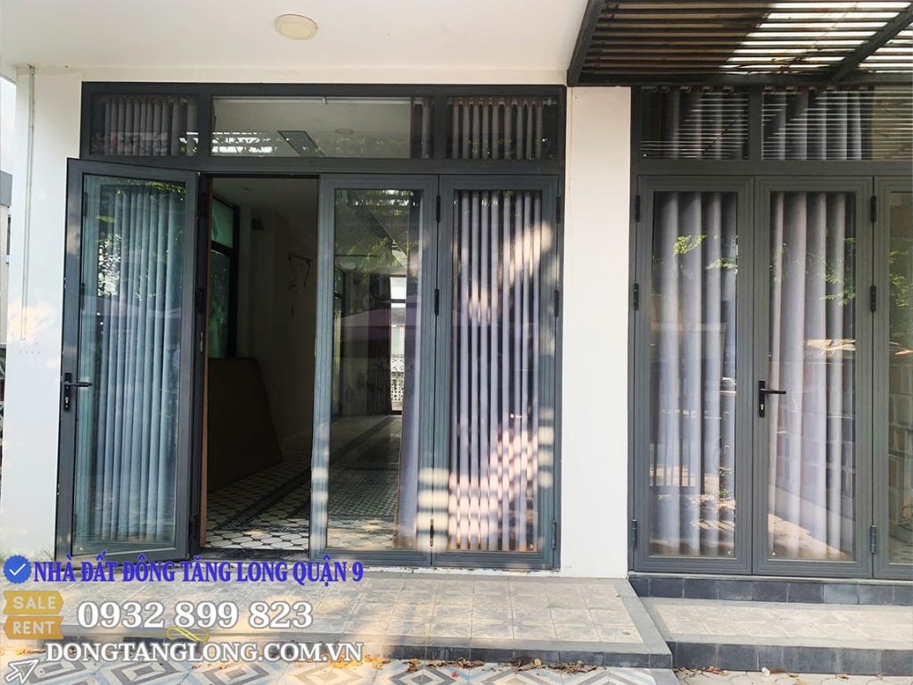 Cửa chính nhà vườn 34 Đường B1 Đông Tăng Long
